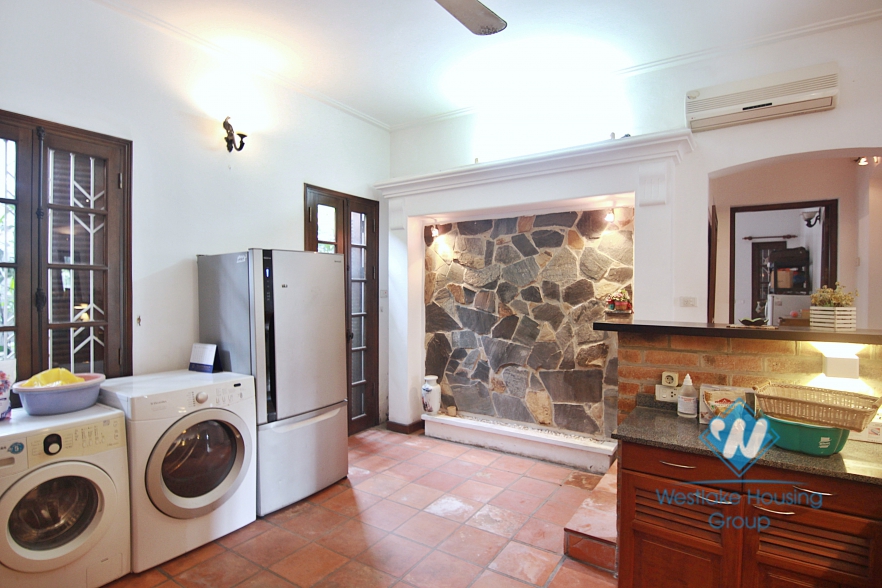 Cosy house with large yard and garden for lease in Xuan Dieu street, Tay Ho, Hanoi